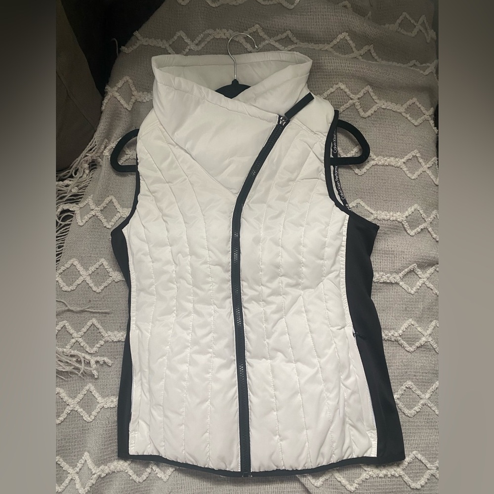 Calvin Klein | Women’s Performance Puffer Vest | White Black | Small | Stretch